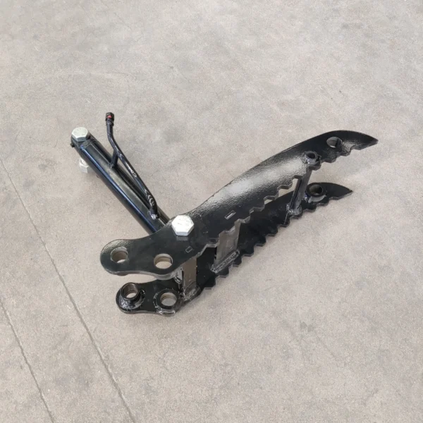 Budget-Style-Hydraulic-Thumb-Clip1-scaled-1.webp